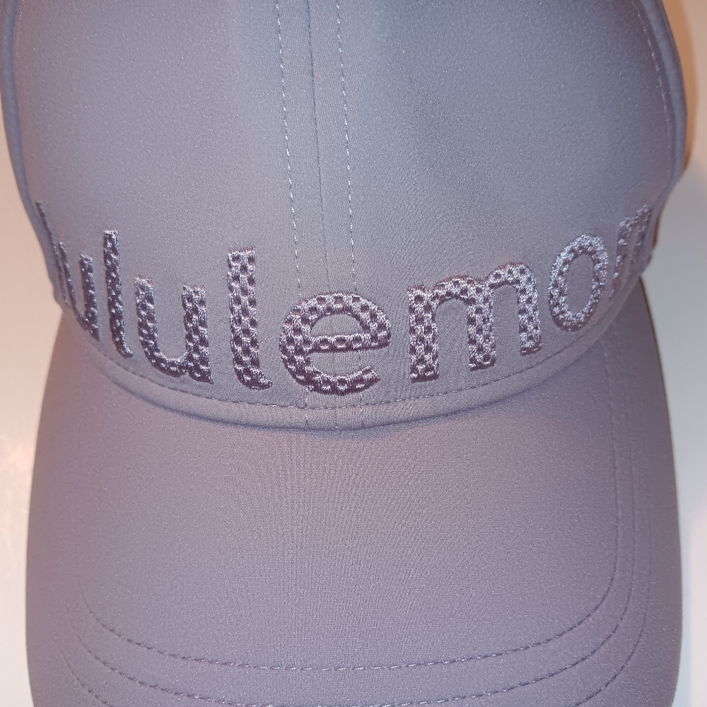 Lululemon Adjustable Hat Gray Color Preowned Exce… - image 2